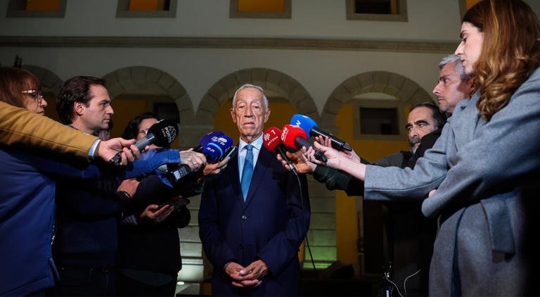 Marcelo ouve partidos se moção de confiança for chumbada e admite eleições em Maio